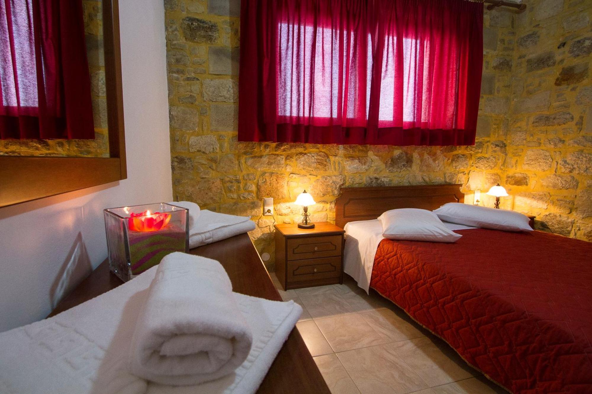 Agarathos Traditional Rooms - Pool - Kaliviani -On The Road To Balos Oda fotoğraf