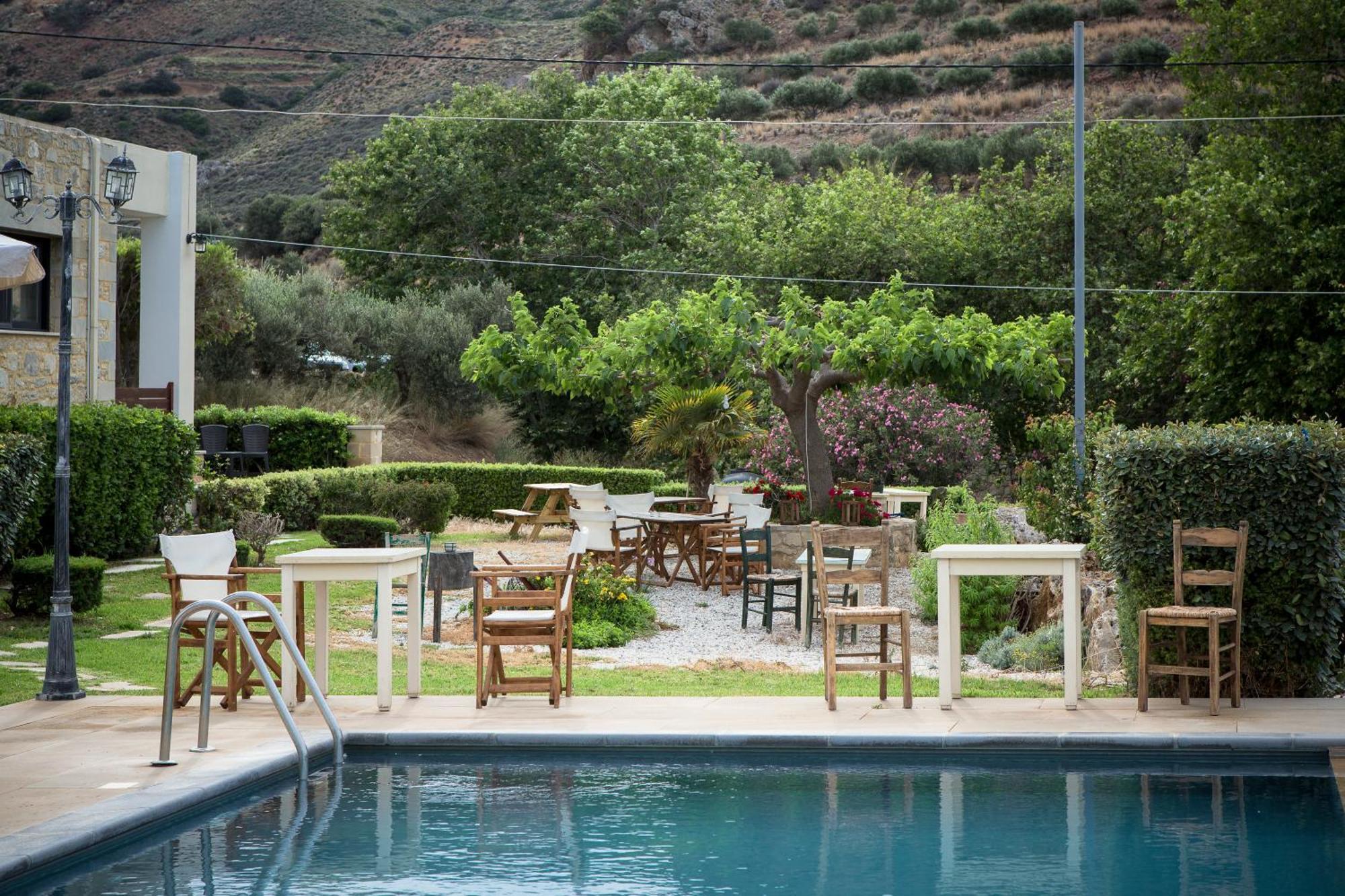 Agarathos Traditional Rooms - Pool - Kaliviani -On The Road To Balos Dış mekan fotoğraf