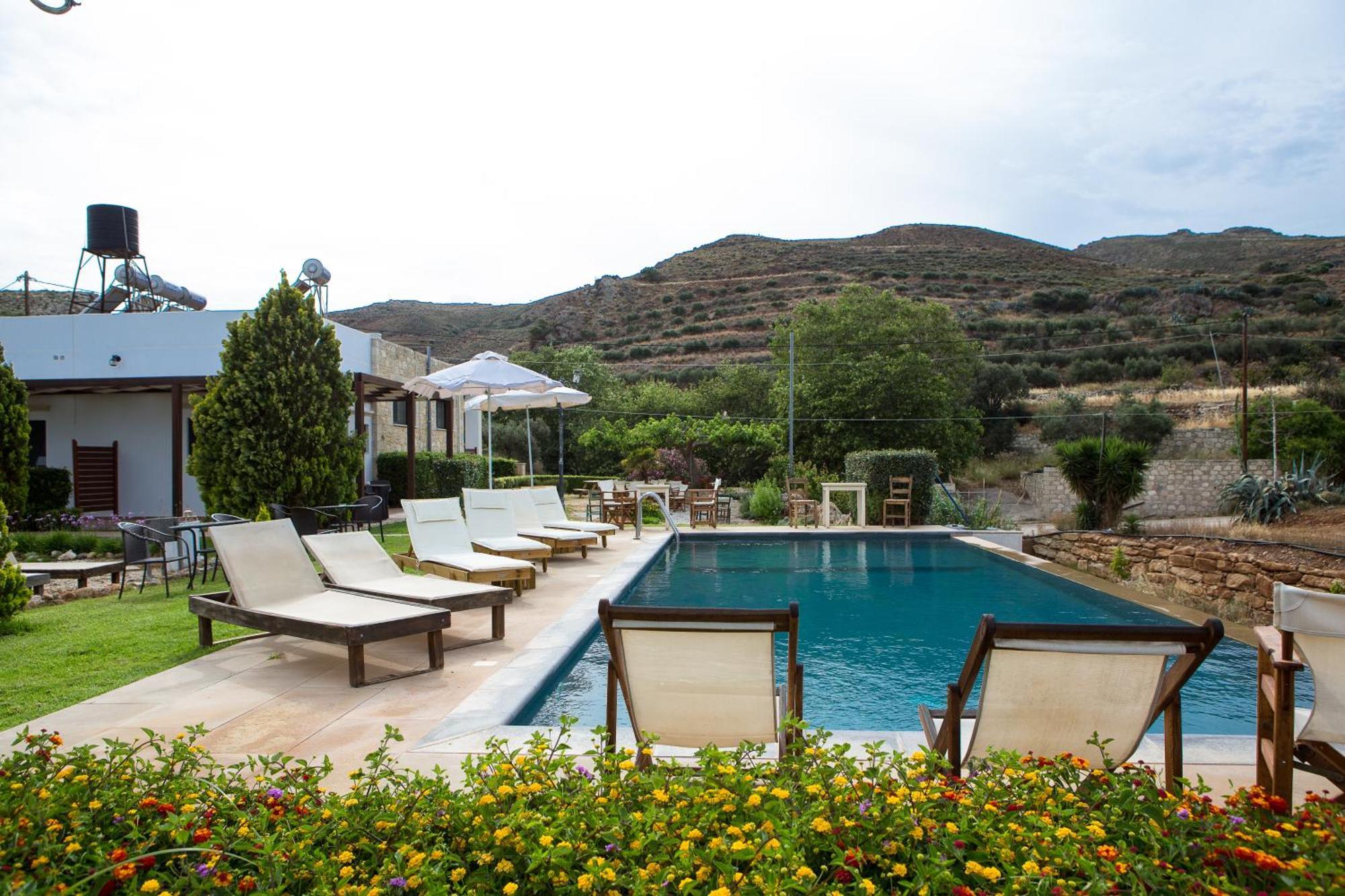 Agarathos Traditional Rooms - Pool - Kaliviani -On The Road To Balos Dış mekan fotoğraf