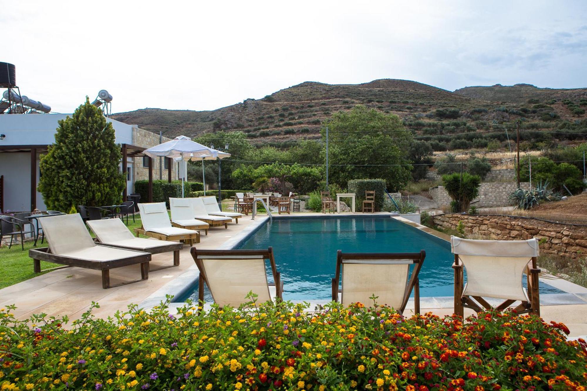 Agarathos Traditional Rooms - Pool - Kaliviani -On The Road To Balos Dış mekan fotoğraf