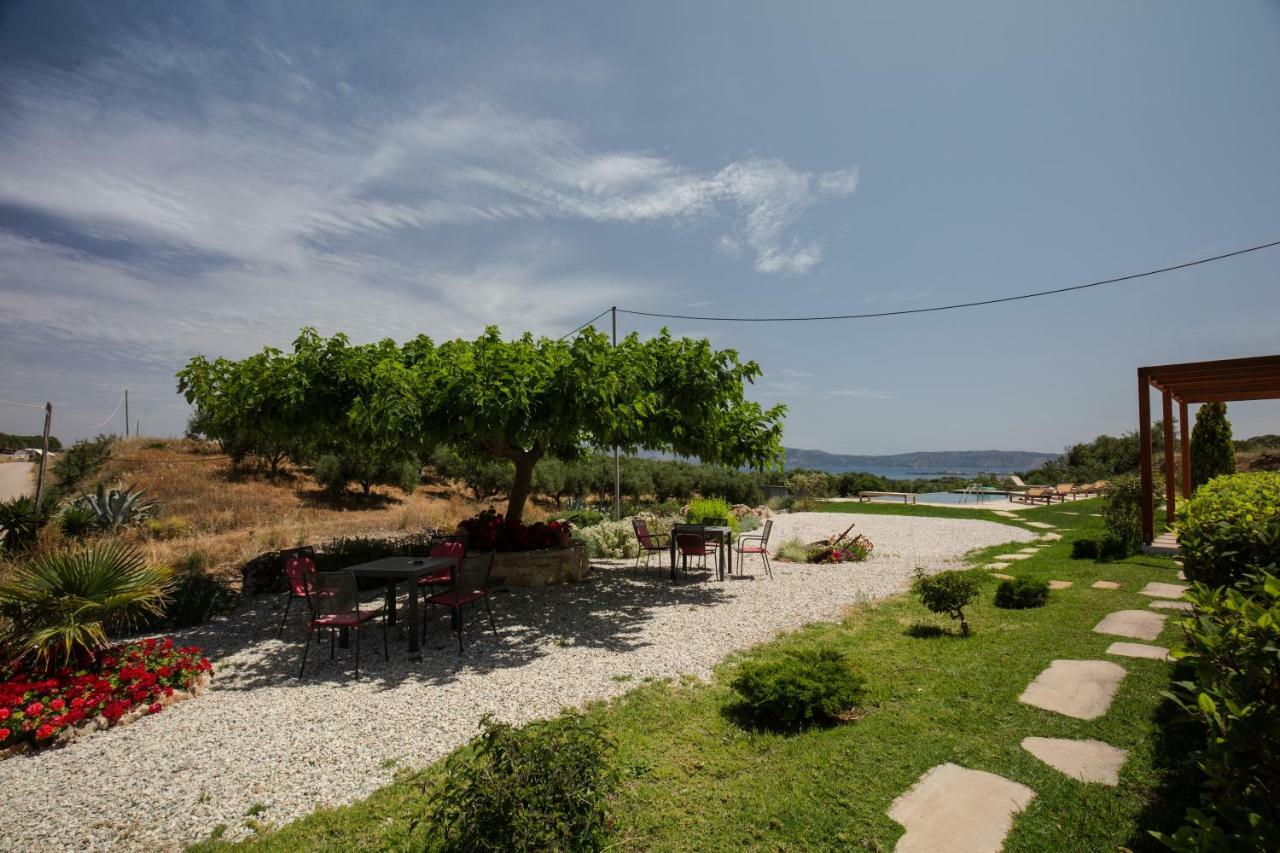 Agarathos Traditional Rooms - Pool - Kaliviani -On The Road To Balos Dış mekan fotoğraf
